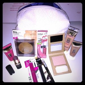 Makeup bundle 👛💅🏼👄💄💋